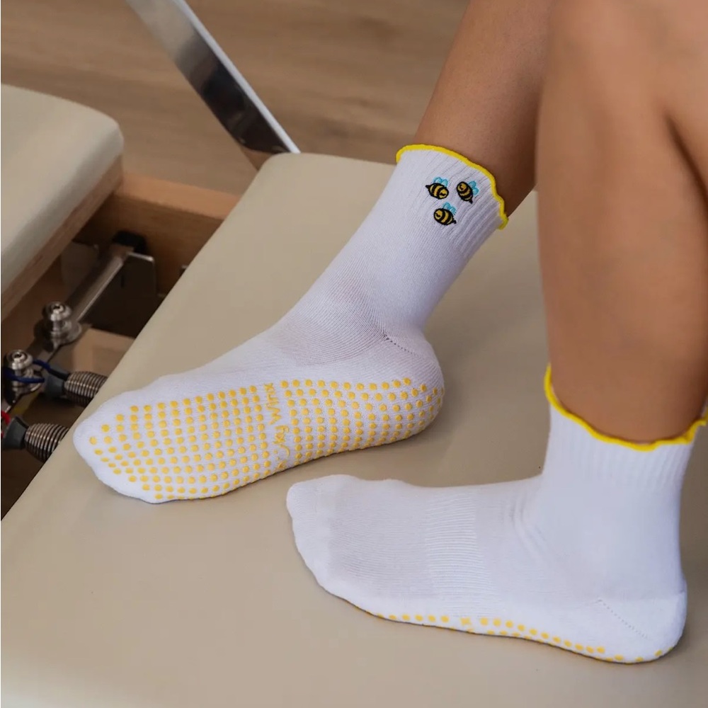 Cheeky Winx Bumble bee Frilly Grip Socks